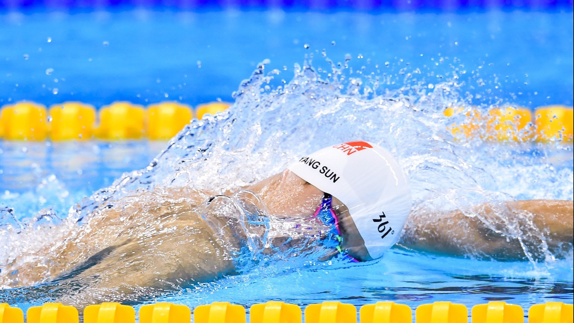 国羽新星闪耀全英赛!陈清晨/贾一凡逆转夺冠,男单小将李诗沣爆冷摘银