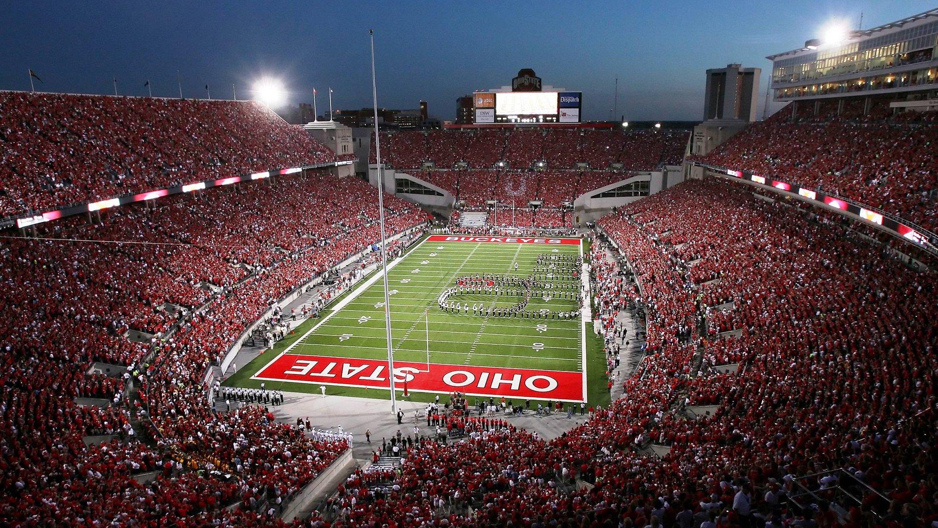 百米飞人巅峰对决 新星闪耀打破纪录